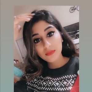 Meet your Posher, Hania